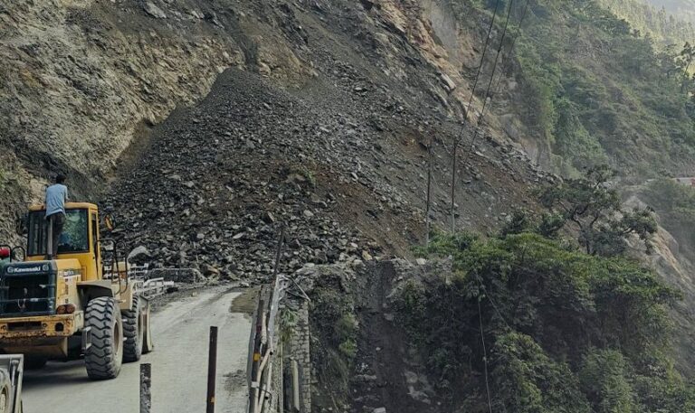 Police provide free bus service for passengers stranded by Narayangadh–Muglin road landslide