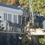 Construction equipment and workers near the East Wing of the White House as part of Donald Trump’s new $250 million ballroom project.